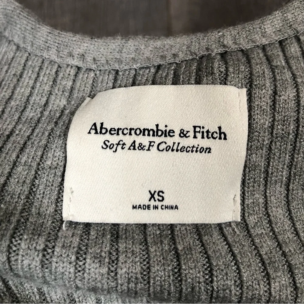 Abercrombie & Fitch Women’s V-Neck Rib Sweater Size XS